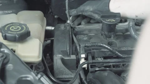 Disconnecting the camshaft sensor Vidéo 138632964