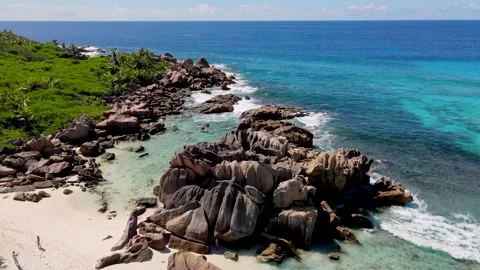Discover anse cocos beach paradise on la digue island in seychelles Vídeo Stock 329283547