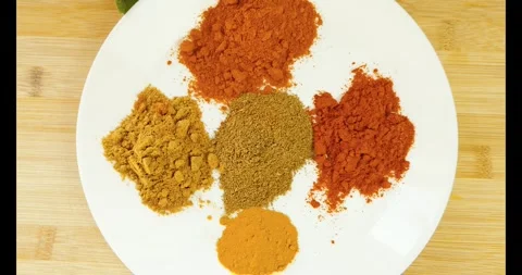 Discover the essential 5 spices that every kitchen should have! 動画素材 281689430