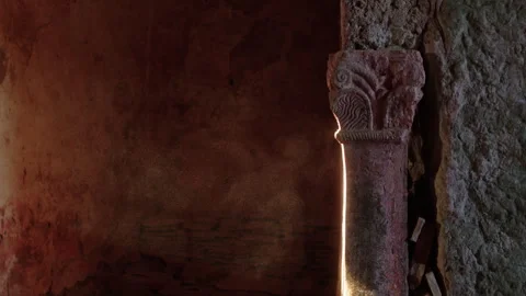 Discovering ancient antique artifacts in dust archeology Vidéo 321493532