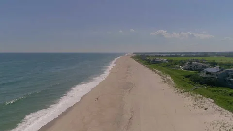 Discovering beautiful beach in the hamptons Vídeos de archivo 133727079