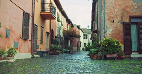 Discovering Charming Courtyards and Flower-Filled Alleys Vídeos de archivo 270044003
