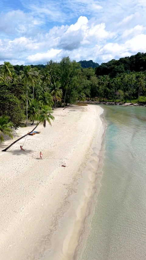 Discovering the pristine beaches of Koh Kood Island, Thailands hidden paradise Vídeo Stock 325824903
