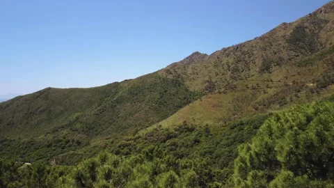 Discovering the side of a mountain Video stock 286020233