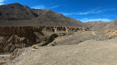 Discovering Yellow River in the Ocre Canyon, Golden water movement Видео 103406114