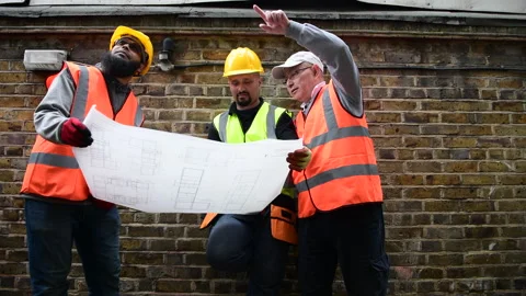 Discussing the construction plan. Stock Footage 171626733