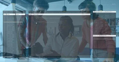 Discussing engineer in white shirt explaining code in office, monitor showing Stock-Fotos