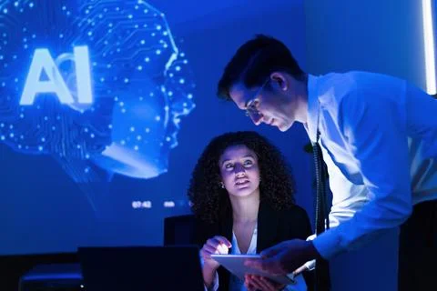 Discussion about artificial intelligence in a modern office setting with a .. Stockfoto's