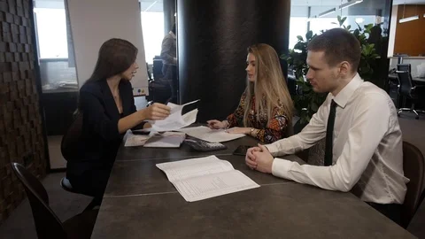 Discussion of working moments Video stock 96014117