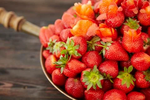 Dish with fresh strawberries closeup Stock Photos