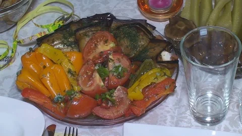 Dish with fresh vegetables on colored plate Vídeos de archivo 71711164