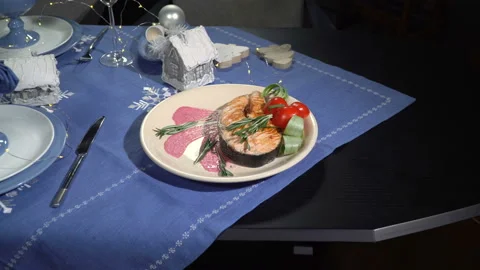 Dish fried red fish steak in a restaurant Vídeo Stock 103399693