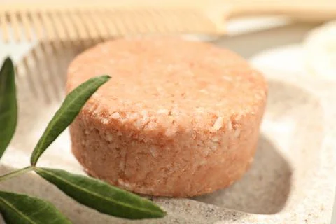 Dish with solid shampoo bar on table, closeup view 스톡 사진