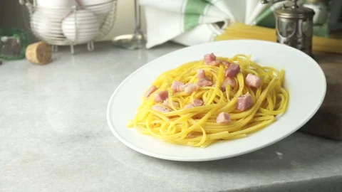 Dish with spaghetti Video stock 86528722