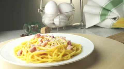 Dish with spaghetti in the kitchen Video stock 86528744
