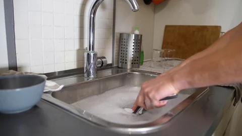 Dish wash by hand Stockbeeldmateriaal 82608840