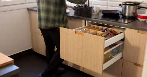 Dishwasher and kitchen interior: Vidéo 331539880