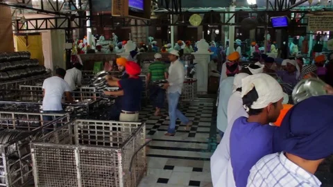 Dishwashing in Temple Vídeos de archivo 91180023