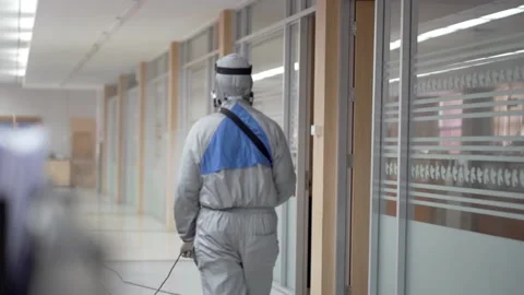 Disinfectant sprayers and germs that adhere on objects on the surface. prevent 库存影片 154540611