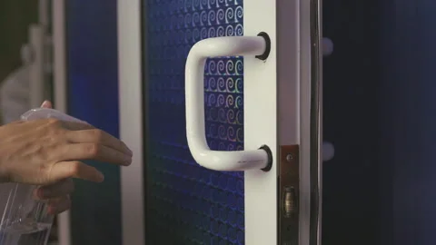 Disinfecting door knobs 库存影片 145182335