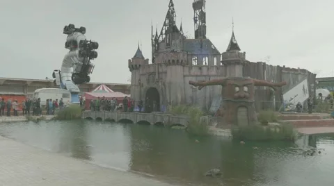 Dismaland palace Vídeo Stock 58103843