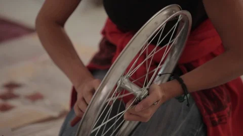 Dismantles the wheels Stock Footage 86471831