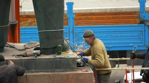 Dismantling of the monument to Lenin Stock Footage 61128392