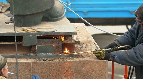 Dismantling of the monument to Lenin Stock Footage 61128437