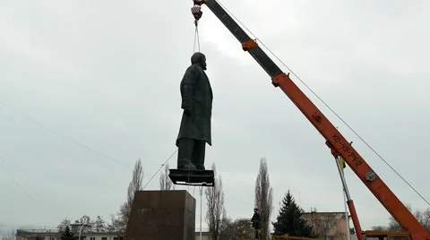 Dismantling of the monument to Lenin Stock-Footage 61128812