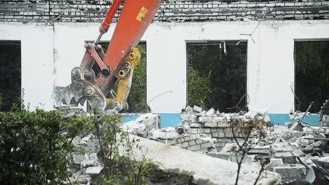 Dismantling of the old building 库存影片 163809681