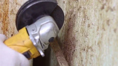 Dismantling of the pipe by a circular saw Video stock 79542327