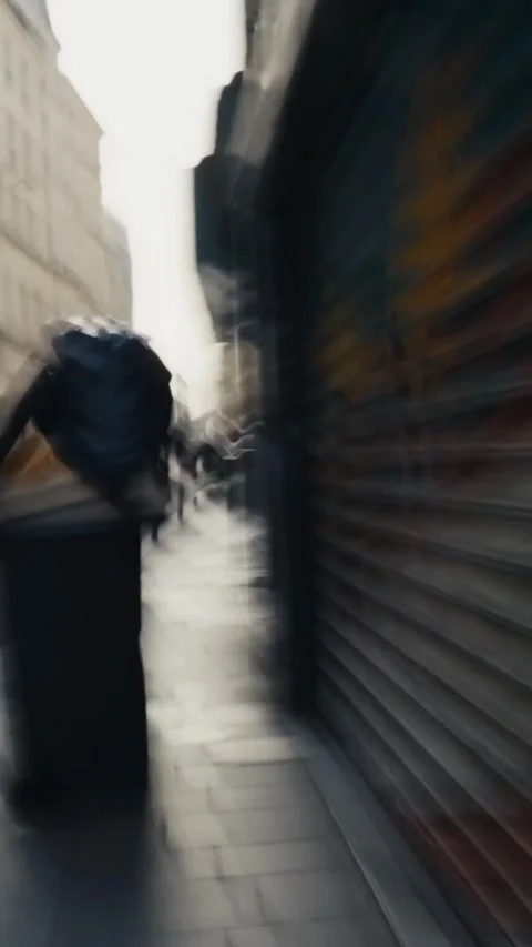 Disoriented person walking down a blurry city street pov Видео 347453418