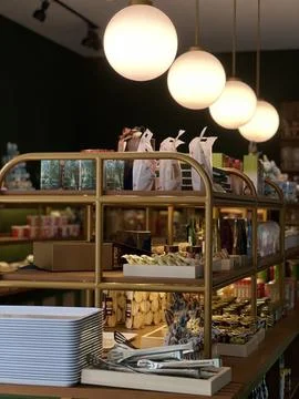 Display Cake under light ball Stock-Fotos
