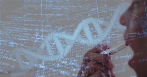 Displaying 3D DNA helix model over abstract code grid, with researcher holding Foto stock