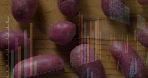 Displaying cluster of red-skinned potatoes resting on wooden cutting board, with Fotos de archivo