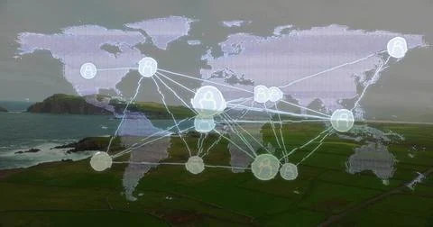 Displaying faint world map overlay with glowing user icons and connecting lines Stockfoto's