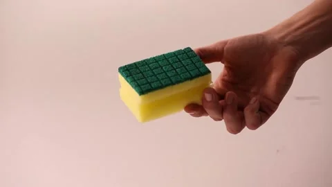 Displaying the sponge 스톡 동영상 132218901