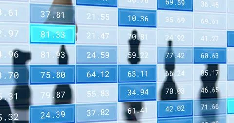 Displaying translucent numeric display overlaying blurred colleagues in business 库存插图