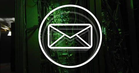 Displaying white outlined envelope icon overlaying racks in data center, with Fotos de archivo