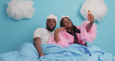 Displeased man refuses posing for selfie together with wife being tired of her Vidéo 148993533