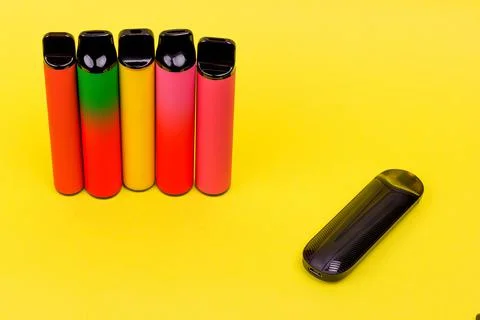 Disposable and reusable e-cigarettes device pod Foto stock