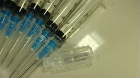 Disposable syringe in the row. close-up Stockbeeldmateriaal 87492909