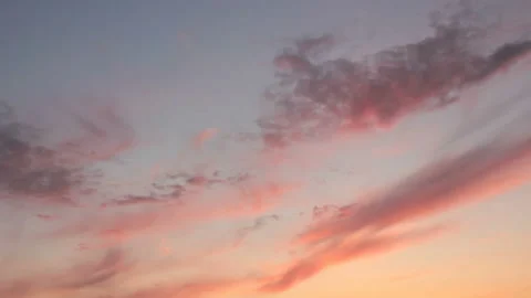 Dissipated cirrus clouds in the evening sky Stockbeeldmateriaal 157942208