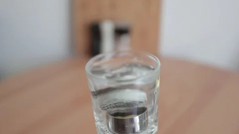 Dissolving the lime on limiter aerator Video stock 112980782
