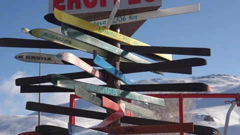 A distance indicator to the cities made of skis at the Erciyes ski resort  Video stock 124018574