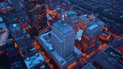 Distancing from massive Berkeley Building in Boston, Massachusetts, USA. 스톡 동영상 342572391