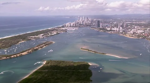 Distant aerial approach of Gold Coast city 스톡 동영상 62471448