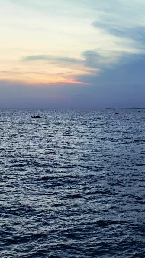 Distant boat on calm ocean at twilight Stock-Footage 335432967