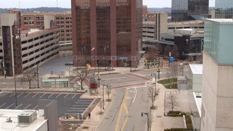 Distant city intersection with no traffic, covid-19 lockdown, quarantine, 4K60p Stock Footage 128728091