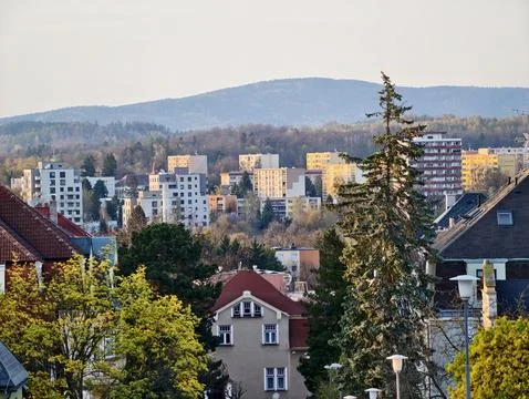 Distant city view with nature elements. Lush residential area with hills an.. Foto stock